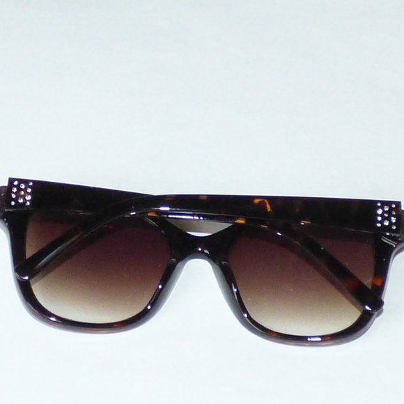 Tortoise Frame Sunglasses - Picture 4 of 5